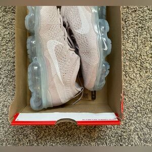 WOMENS Nike VaporMax Size 9.5